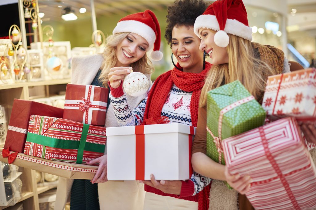 Women with Christmas presents and decorations to illustate christmas incentives | Element